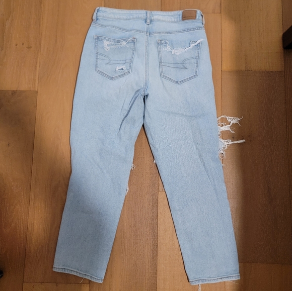 NWOT American Eagle Strigid Ripped Mom Jean size 10 - Picture 4 of 7